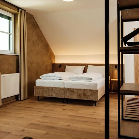 Hotel Neustifter Poysdorf Bagian luar foto