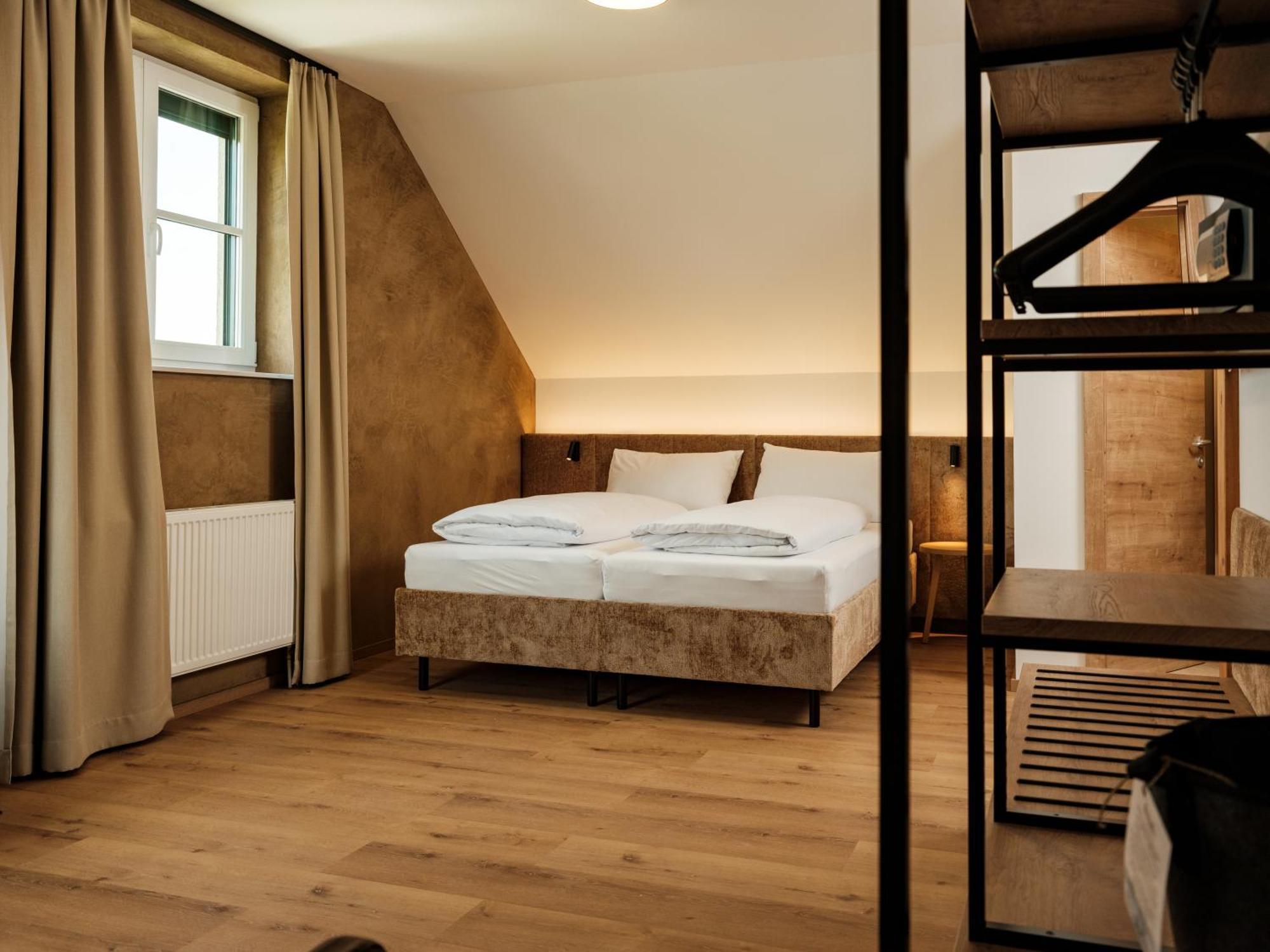 Hotel Neustifter Poysdorf Bagian luar foto