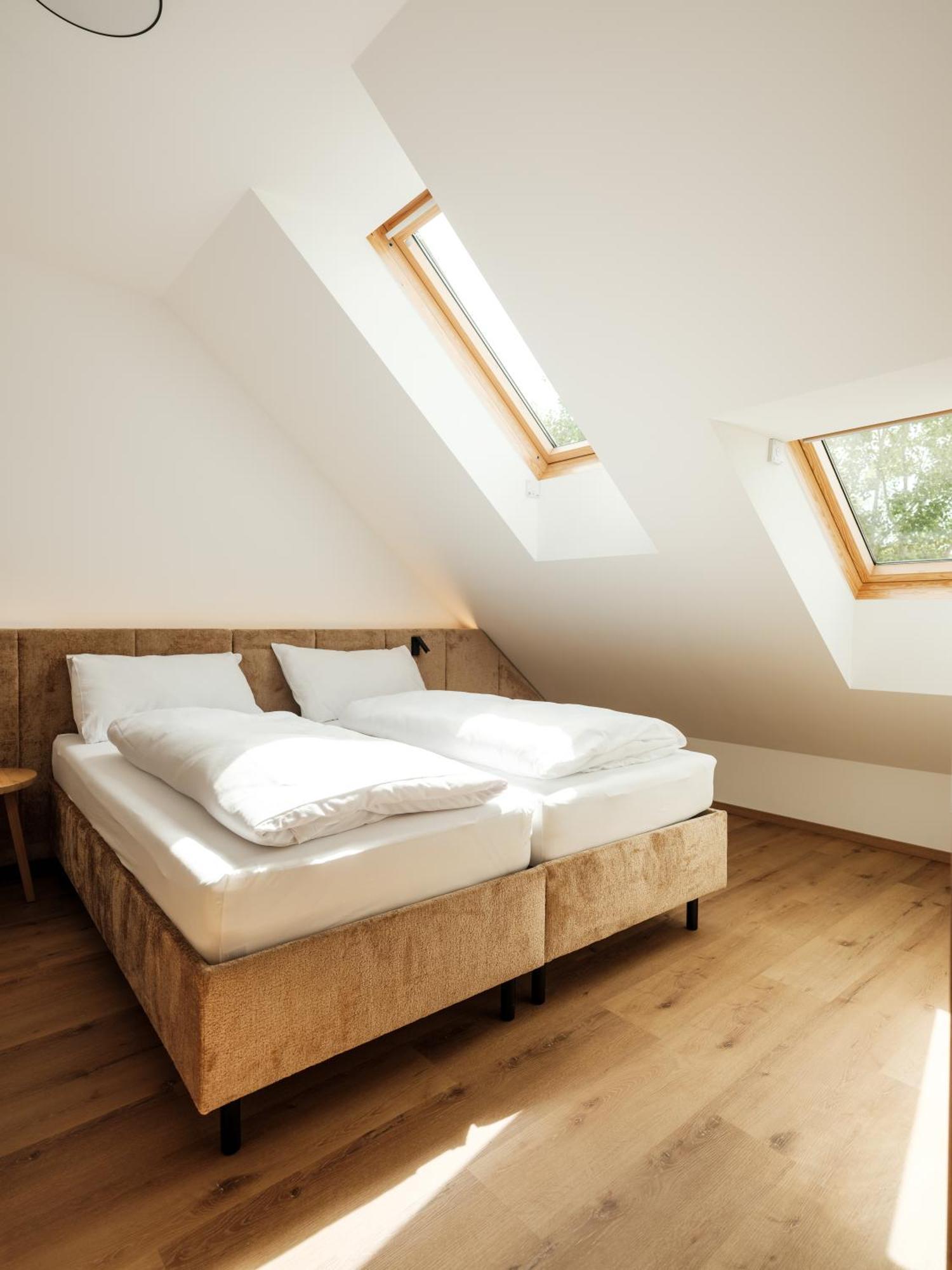 Hotel Neustifter Poysdorf Bagian luar foto