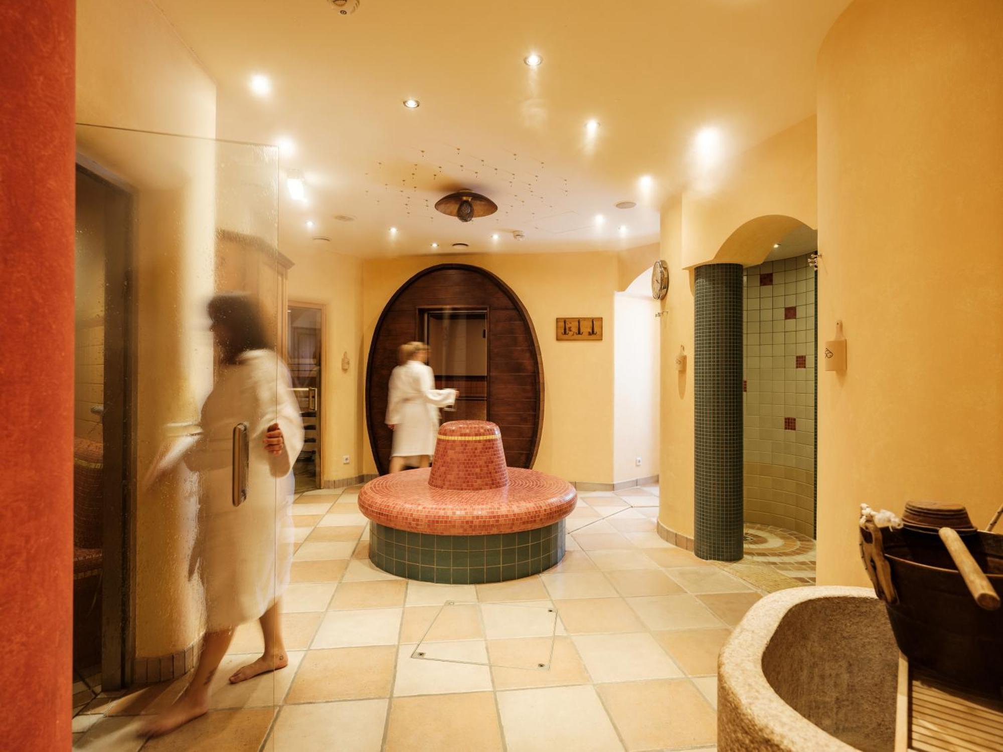 Hotel Neustifter Poysdorf Bagian luar foto