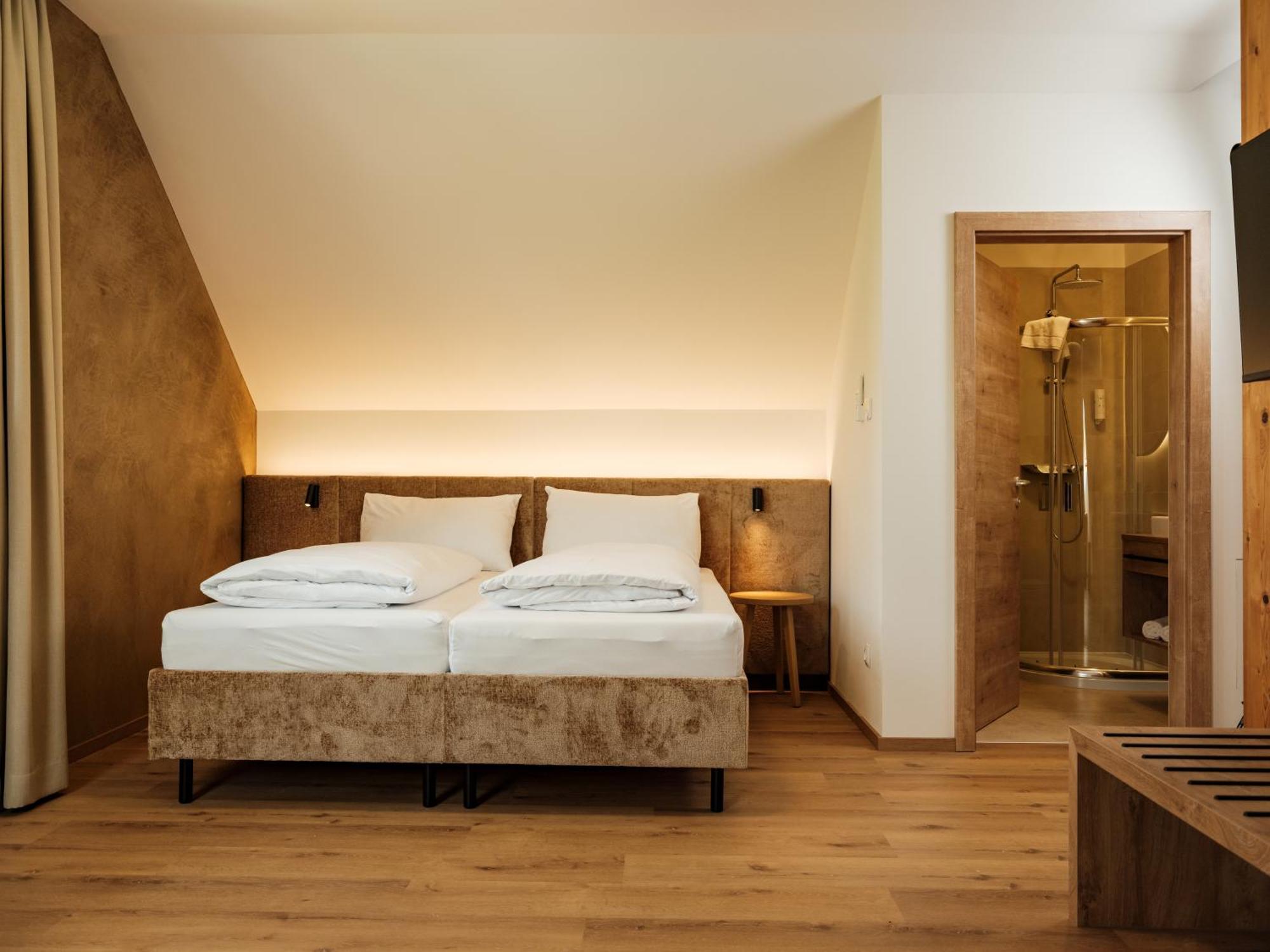 Hotel Neustifter Poysdorf Bagian luar foto
