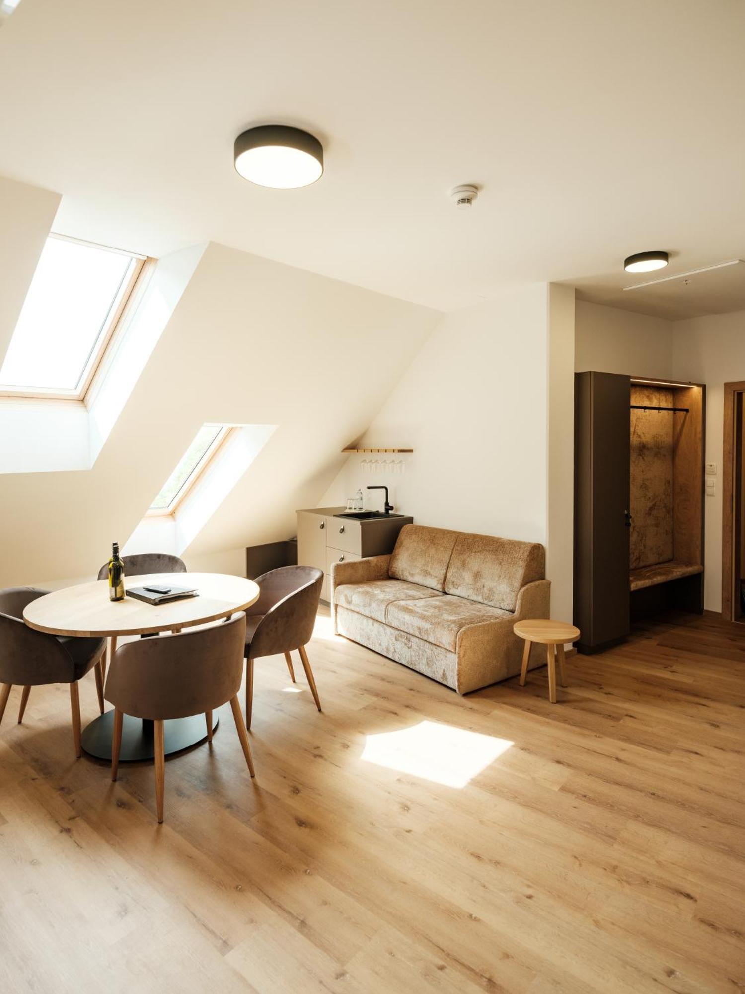 Hotel Neustifter Poysdorf Bagian luar foto