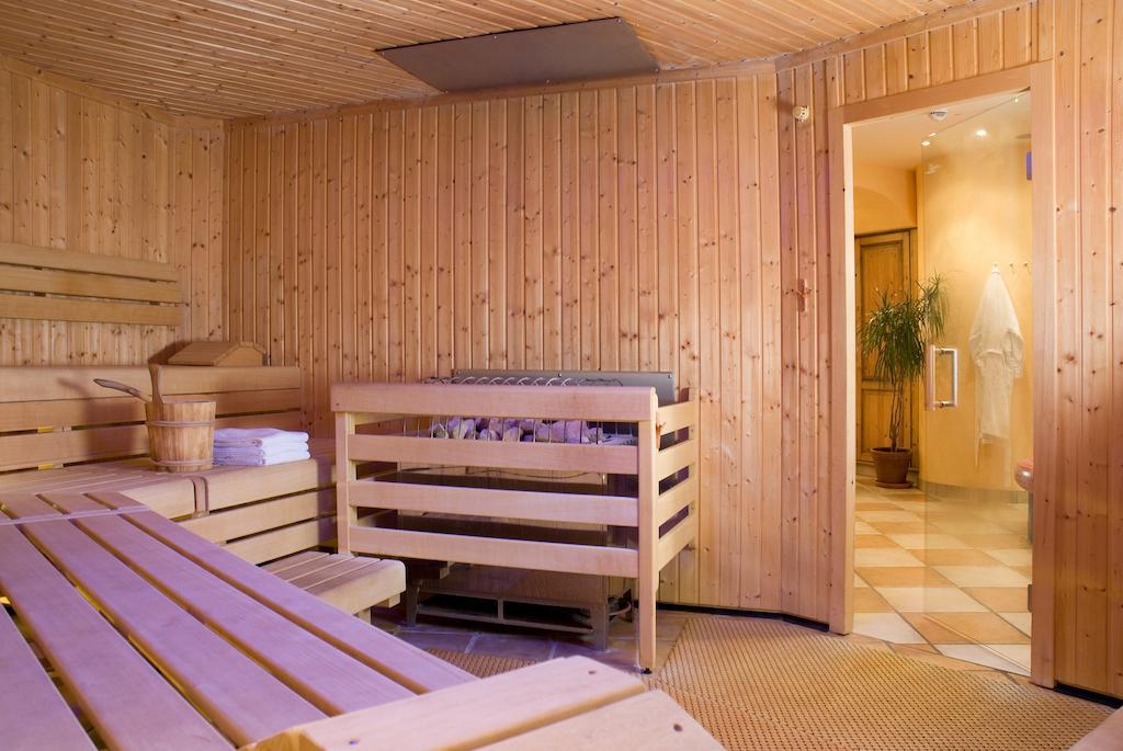 Hotel Neustifter Poysdorf Bagian luar foto