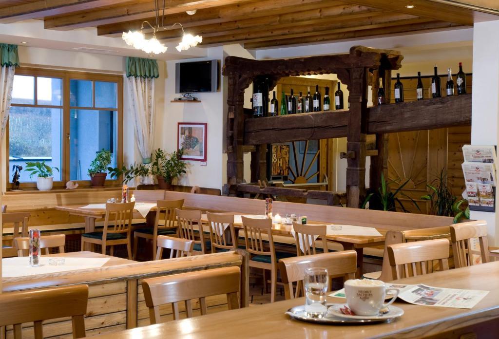 Hotel Neustifter Poysdorf Bagian luar foto