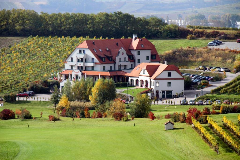 Hotel Neustifter Poysdorf Bagian luar foto