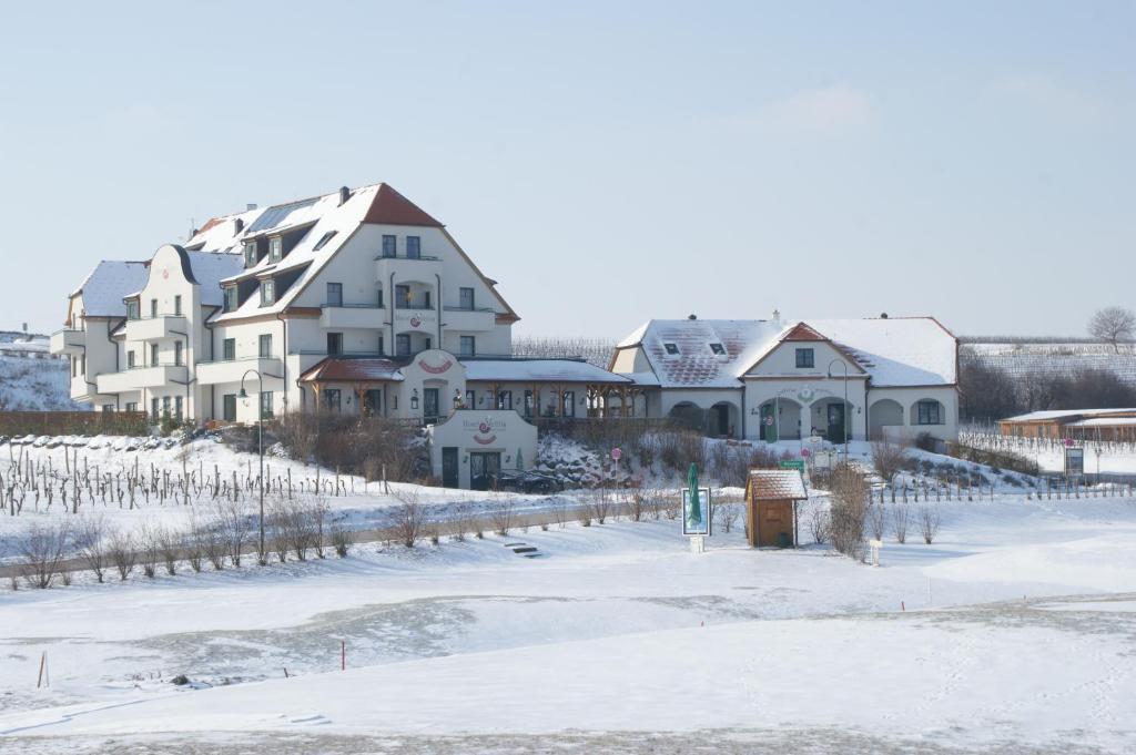 Hotel Neustifter Poysdorf Bagian luar foto