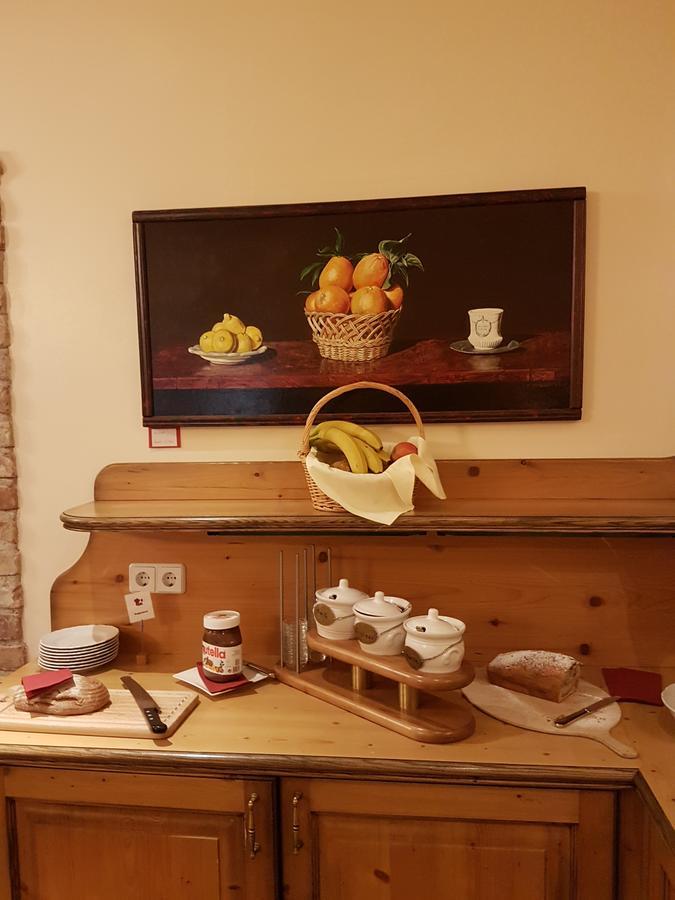 Hotel Neustifter Poysdorf Bagian luar foto