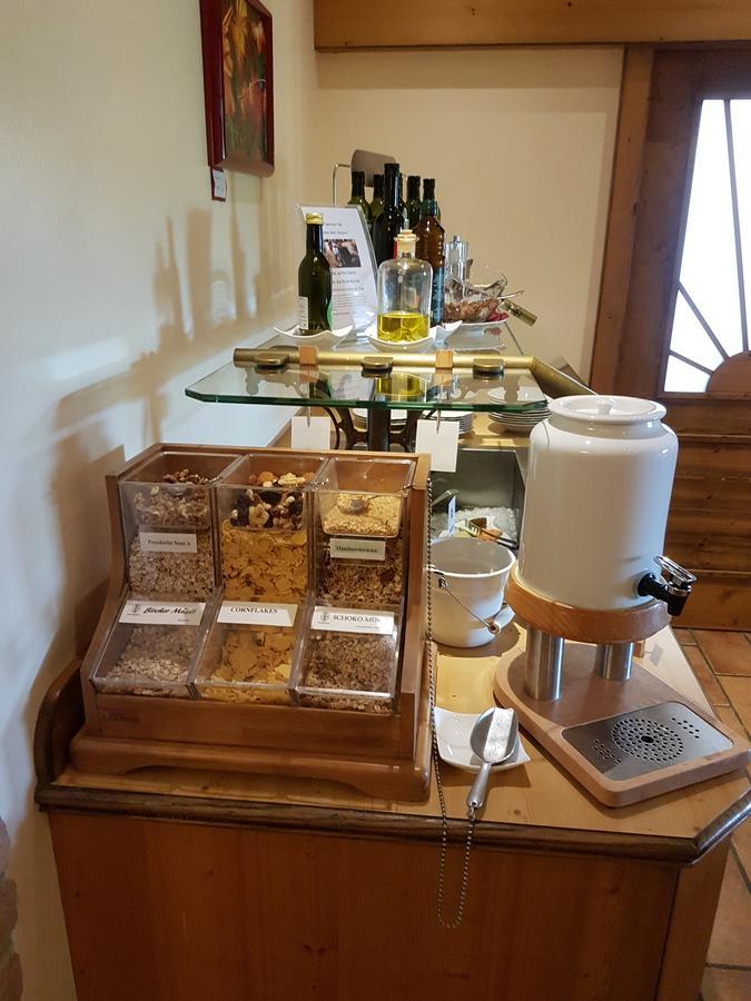 Hotel Neustifter Poysdorf Bagian luar foto
