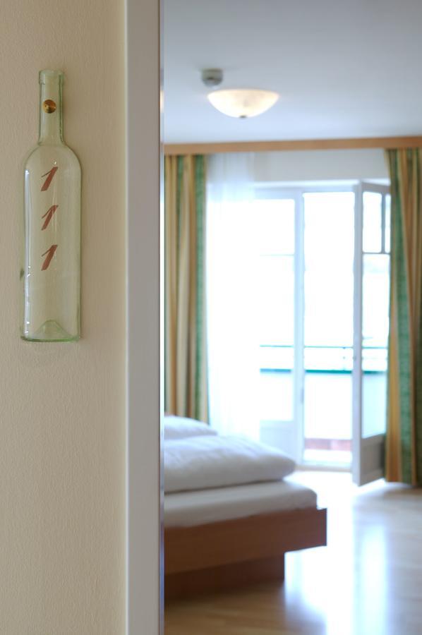 Hotel Neustifter Poysdorf Bagian luar foto