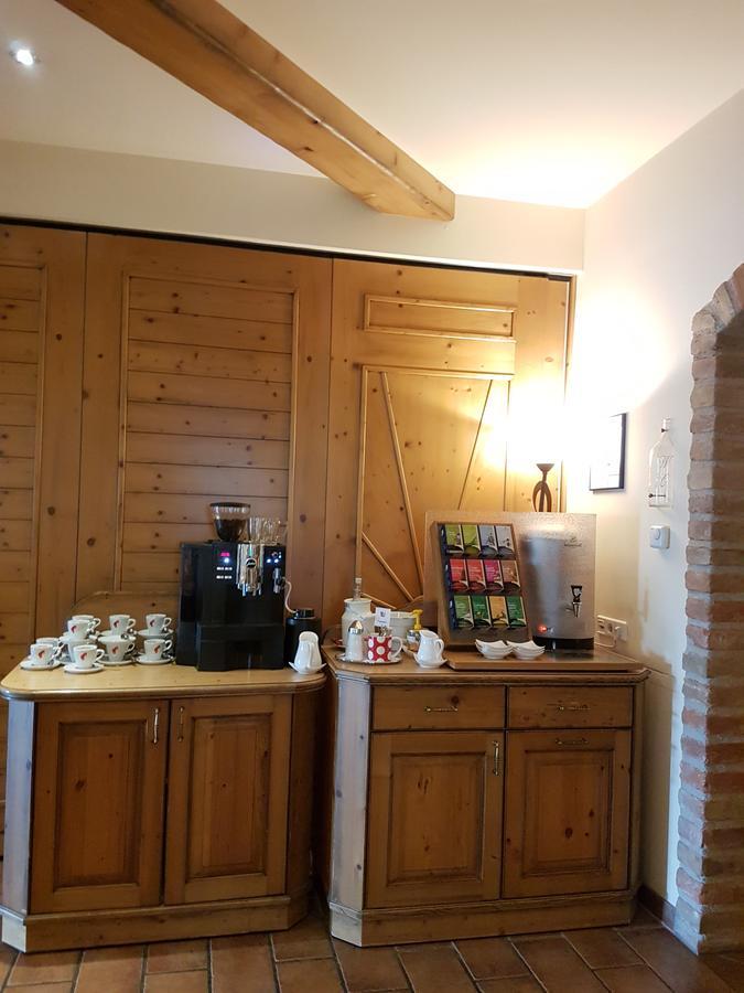 Hotel Neustifter Poysdorf Bagian luar foto