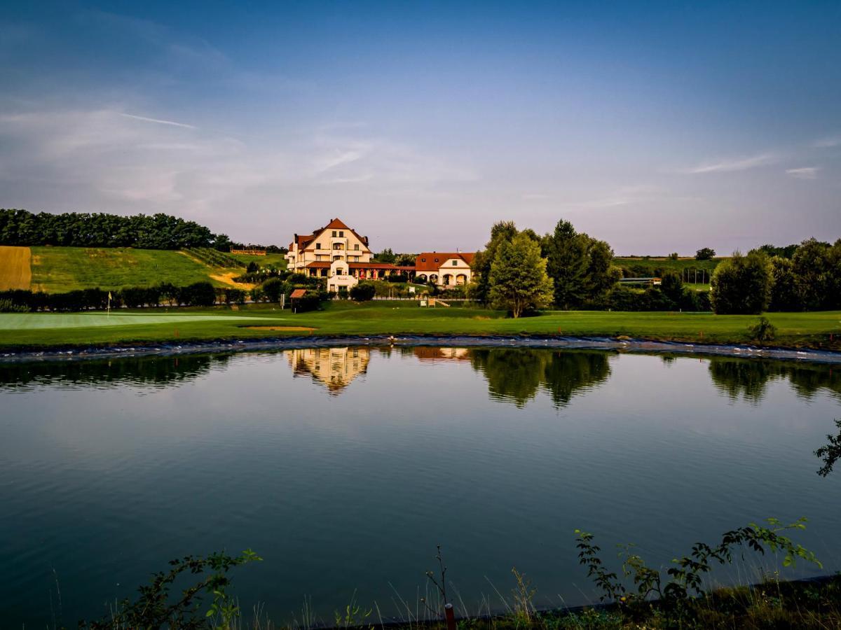 Hotel Neustifter Poysdorf Bagian luar foto