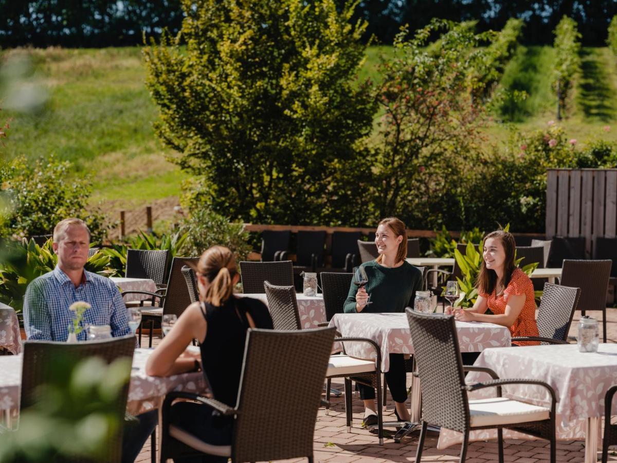 Hotel Neustifter Poysdorf Bagian luar foto