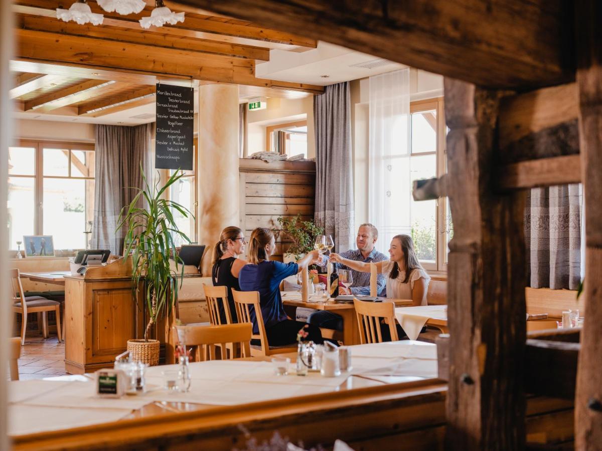 Hotel Neustifter Poysdorf Bagian luar foto